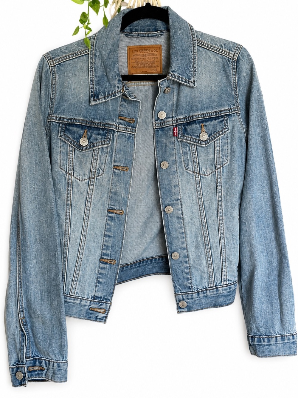 Levi’s Original Trucker Denim Jacket Women’s Small Light Wash Jean Jacket